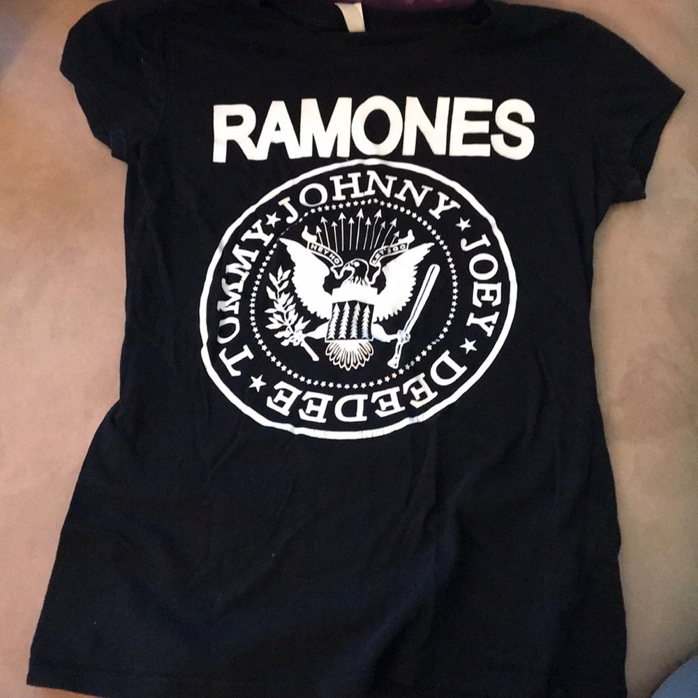 Ramones T-shirt. Size L